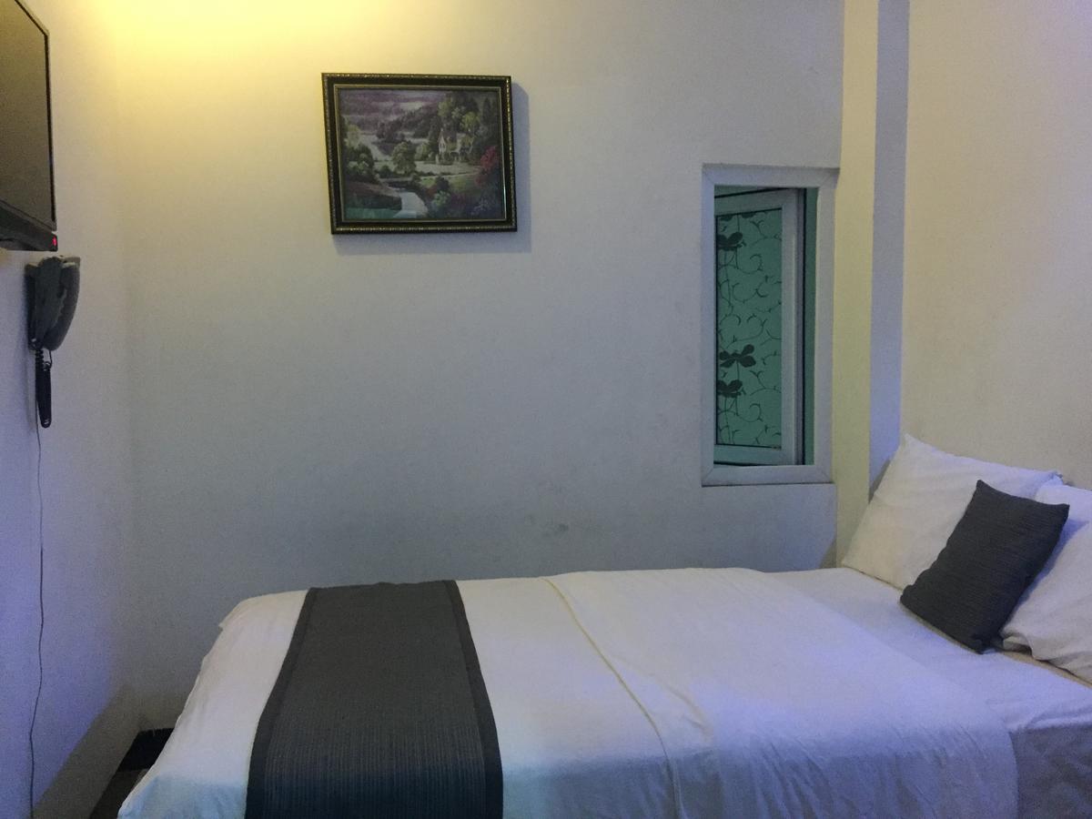 Khue My Hotel *